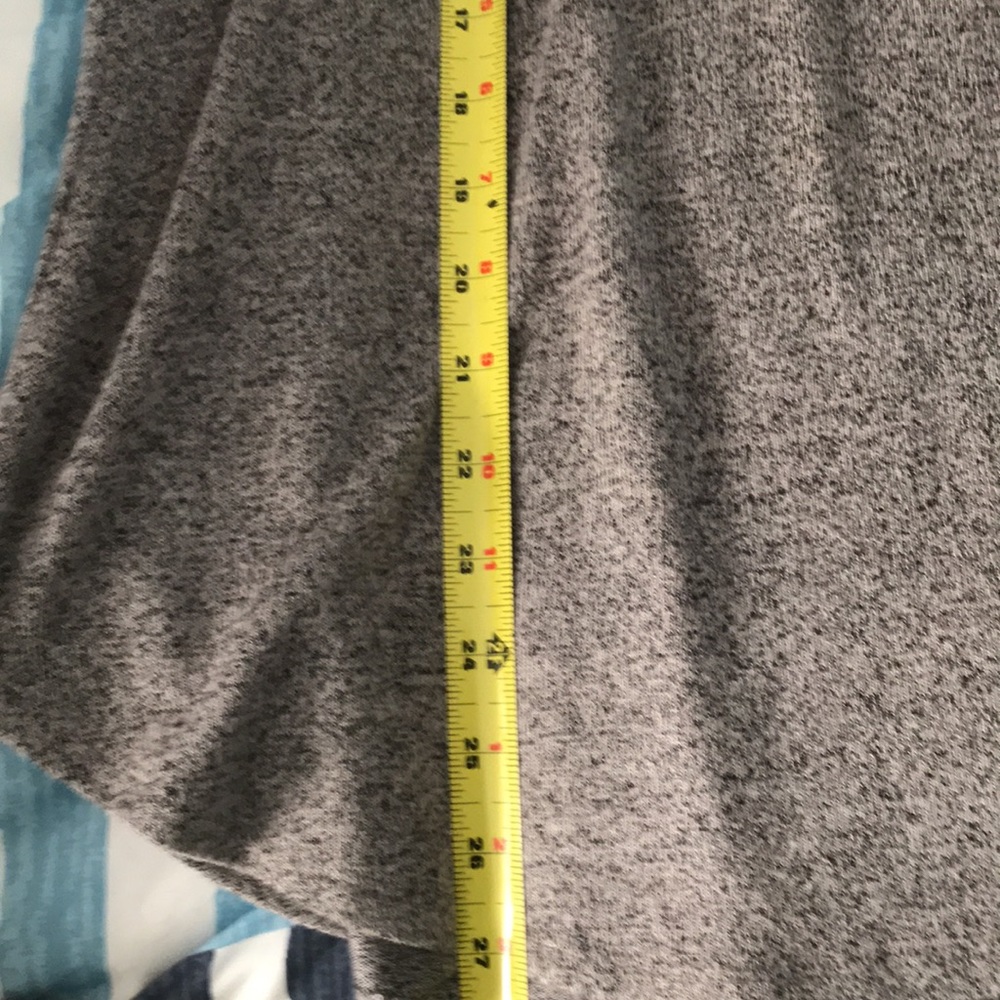 Beautiful Dynamite Ladies Small Grey Sweater, V-neck - Picture 3 of 3